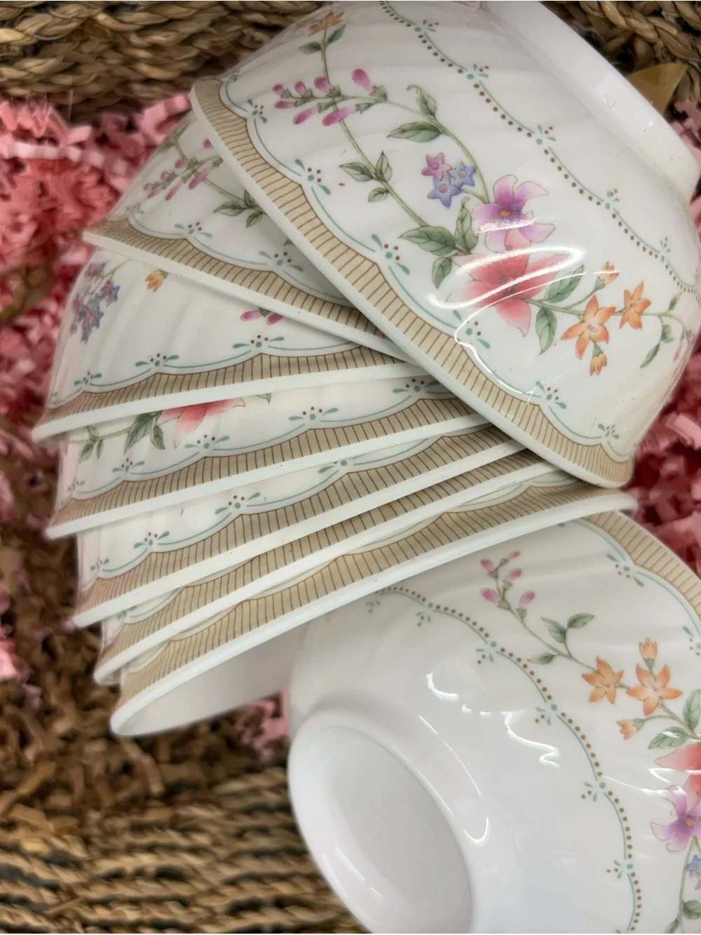 Delicate Floral Porcelain Bowl Set in White and Pink